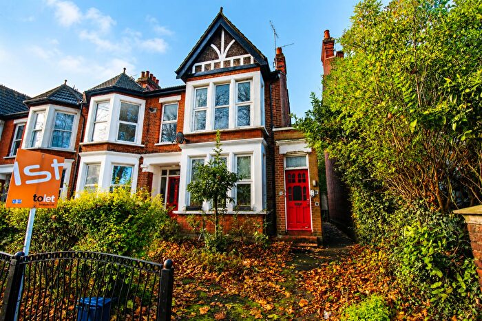 2 Bedroom Flat To Rent In Victoria Avenue, Southend On Sea, SS2