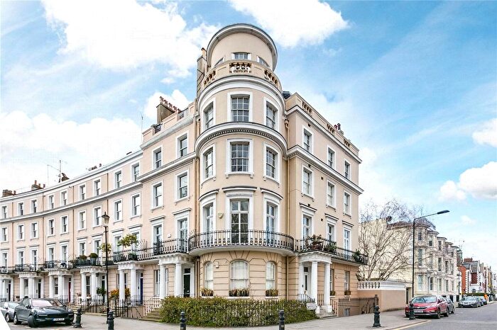3 Bedroom Flat To Rent In Royal Crescent, London, W11