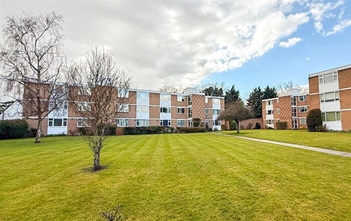 2 Bedroom Flat To Rent In Borehamholt, Elstree, WD6