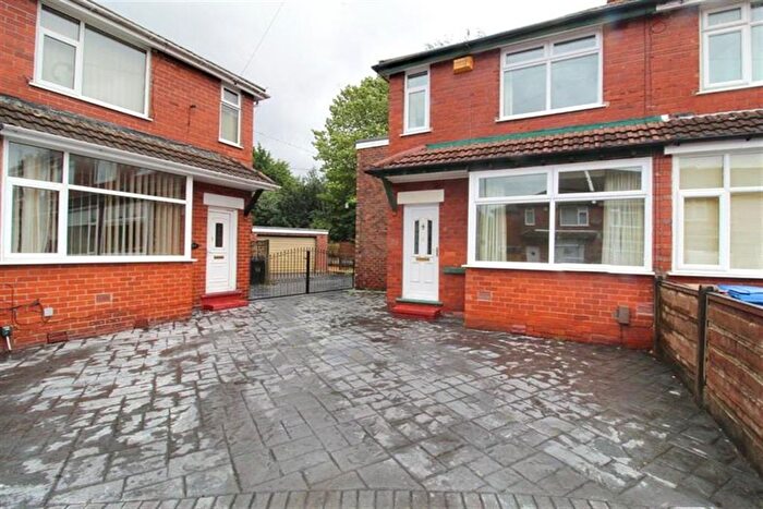 3 Bedroom End Of Terrace House To Rent In Grendale Avenue, Stockport, SK1