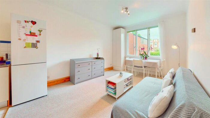 1 Bedroom Flat For Sale In Canberra Close, Hendon, London, NW4
