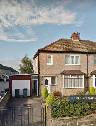 3 Bedroom Semi-Detached House To Rent In Wynmore Drive, Huddersfield, HD3