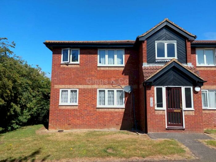 Studio To Rent In Rodeheath, Luton, LU4