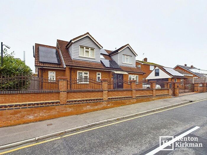 4 Bedroom Detached House To Rent In Station Road, Billericay, Essex, CM12