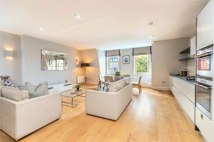 2 Bedroom Flat To Rent In Green Street, Mayfair, London, W1K