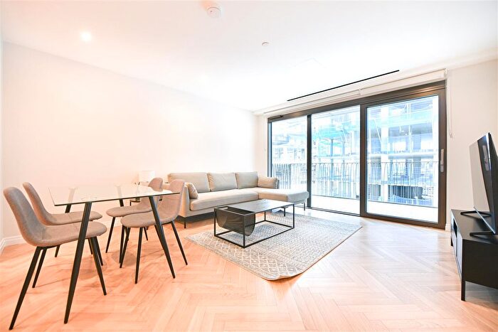 2 Bedroom Flat To Rent In Parkland Walk, London, SW6