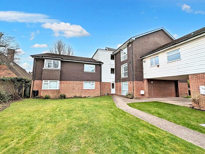 1 Bedroom Flat To Rent In Wimblehurst Road, Wimblehurst Court Wimblehurst Road, RH12