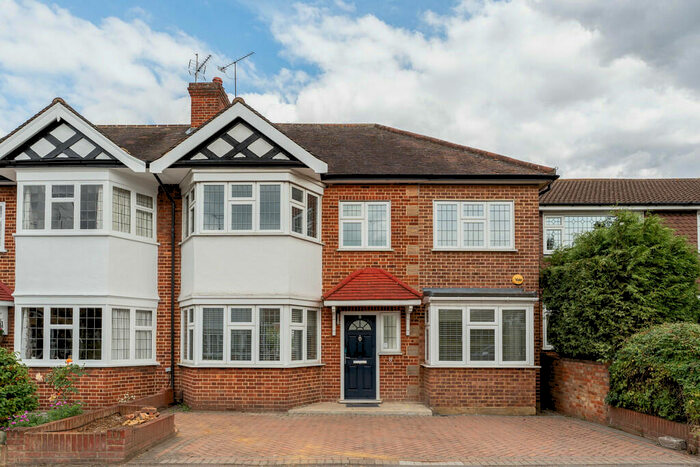 4 Bedroom Semi-Detached House To Rent In Limes Avenue, Wanstead, E11