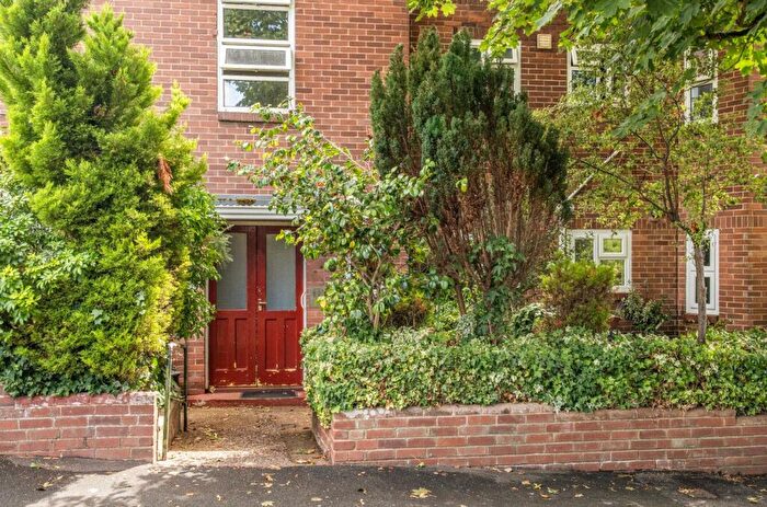 2 Bedroom Apartment For Sale In B Rivermead Road, Exeter, EX2