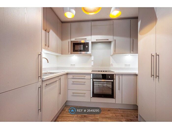 1 Bedroom Flat To Rent In West House, Haslemere, GU27