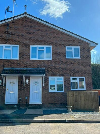 1 Bedroom End Of Terrace House To Rent In Alton Court, Staines, TW18