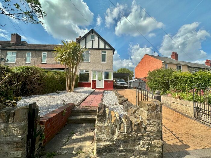 4 Bedroom End Of Terrace House To Rent In Long Lane, Huddersfield, HD5