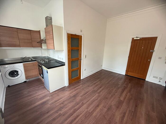 Studio To Rent In Kilburn High Road, London, NW6