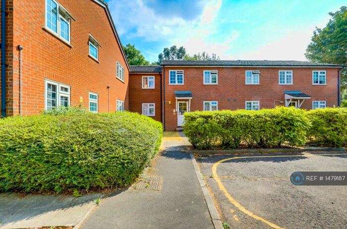 1 Bedroom Flat To Rent In Barkwood Close, Romford, RM7