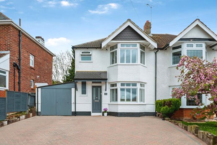 3 Bedroom Semi Detached House For Sale In Oaktree Road, Southampton, SO18
