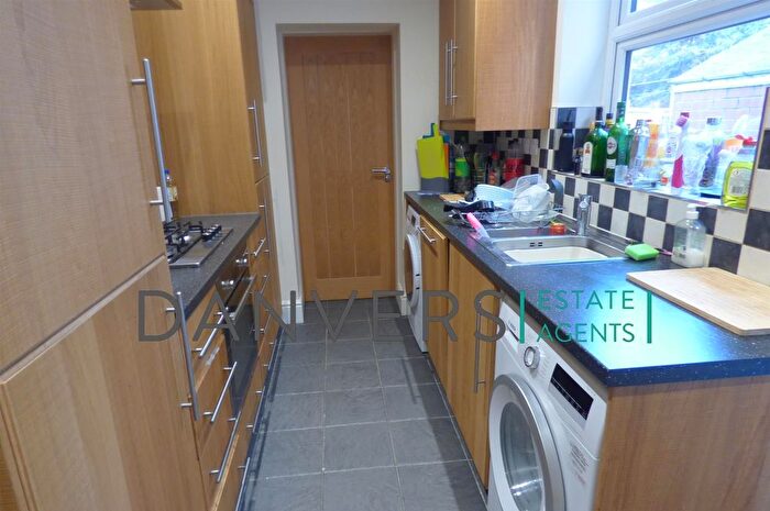 4 Bedroom Semi-Detached House To Rent In Barclay Street, Leicester, LE3