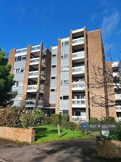 2 Bedroom Flat To Rent In Oak Hill Road, Surbiton, KT6