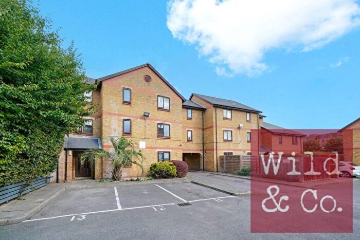 1 Bedroom Flat For Sale In Riverside Close, Hackney, E5