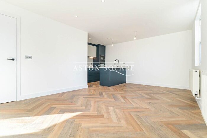 2 Bedroom Flat To Rent In Brent Street, London, NW4