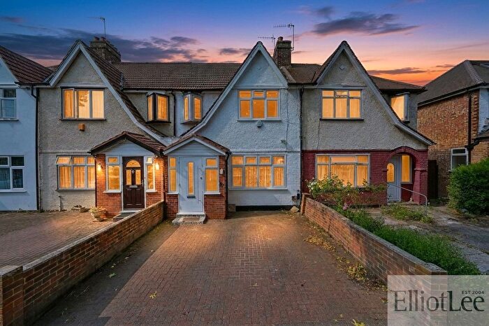 3 Bedroom Terraced House For Sale In Currey Road, Greenford, UB6