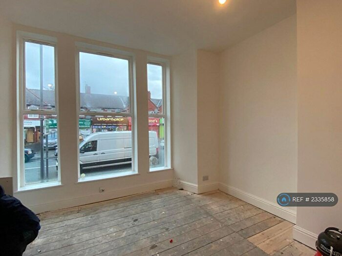 2 Bedroom Flat To Rent In Hathersage Road, Manchester, M13