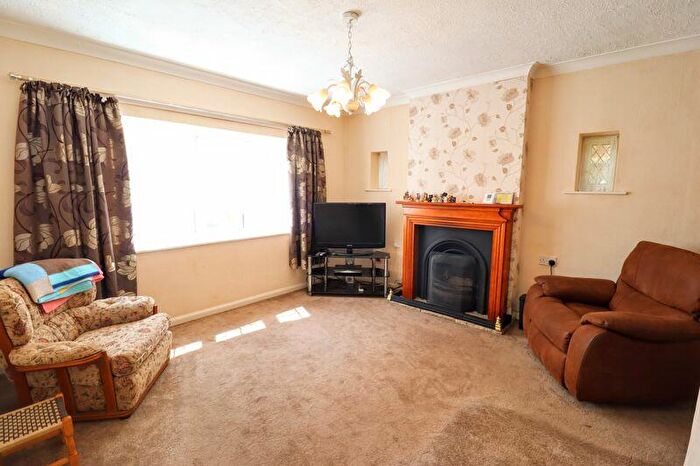 2 Bedroom Bungalow For Sale In Buckingham Road, Bletchley, Milton Keynes, MK3