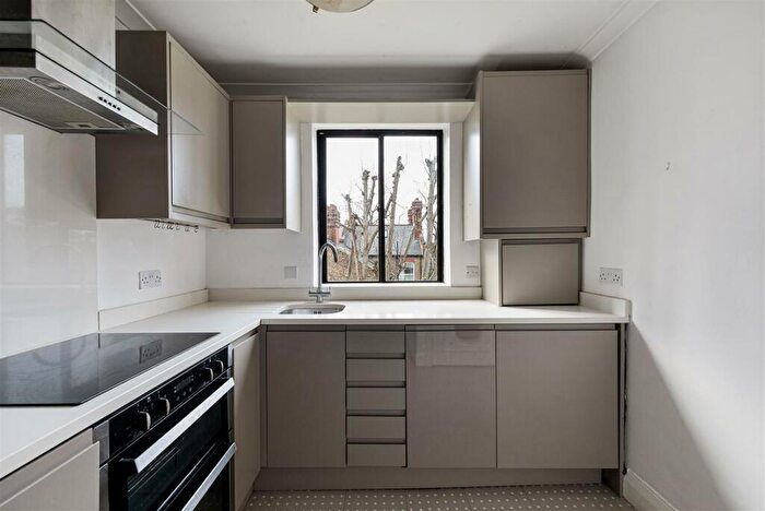 2 Bedroom Flat For Sale In Forest Court, Wanstead, E11
