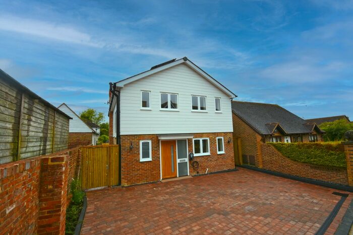 3 Bedroom Detached House To Rent In High Street, Tenterden, Kent, TN30