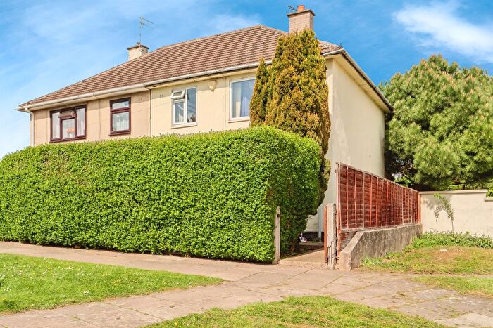 3 Bedroom Semi-Detached House For Sale In Spring Close, Leicester, LE2