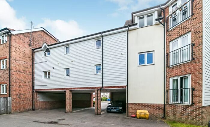 2 Bedroom Flat To Rent In Tekram Close, Edenbridge, TN8