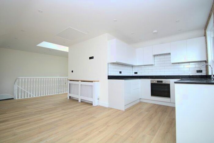 2 Bedroom Flat To Rent In Warham Road, South Croydon, CR2
