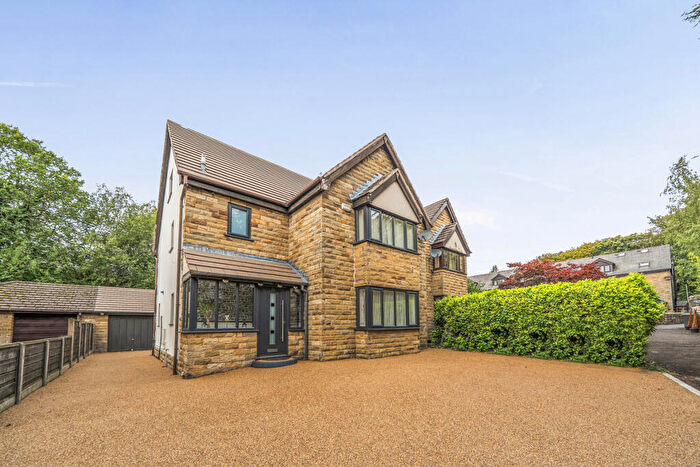 4 Bedroom Detached House For Sale In Bridge Hall Fold, Bury, BL9