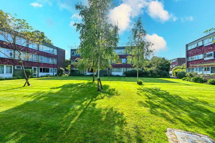 2 Bedroom Flat To Rent In Boxgrove Avenue, Guildford, , Burpham, Guildford, GU1