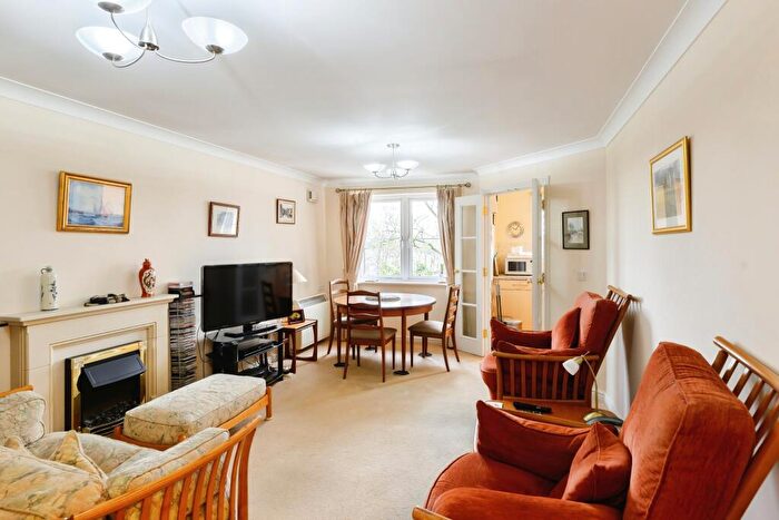 2 Bedroom Apartment For Sale In Chancellor Court, Chelmsford, CM1