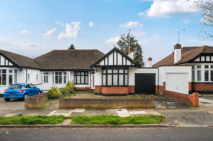 2 Bedroom Bungalow For Sale In Hall Park Road, Upminster, RM14