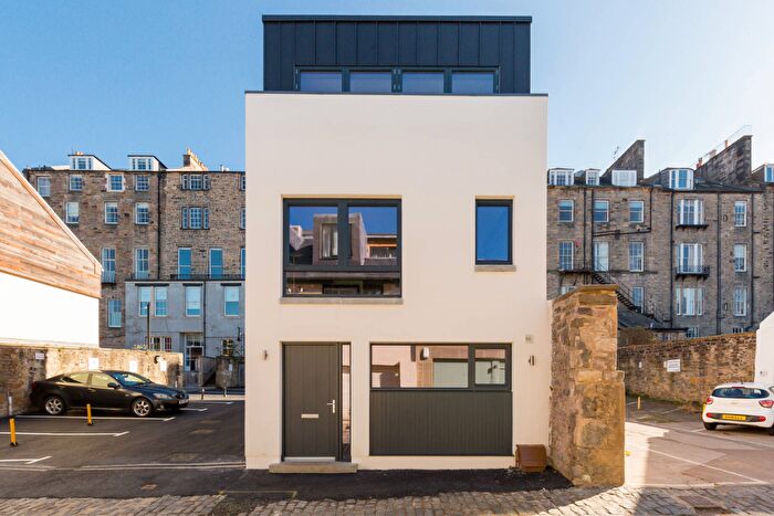 4 Bedroom Mews For Sale In Dublin Street Lane South, Edinburgh, EH1