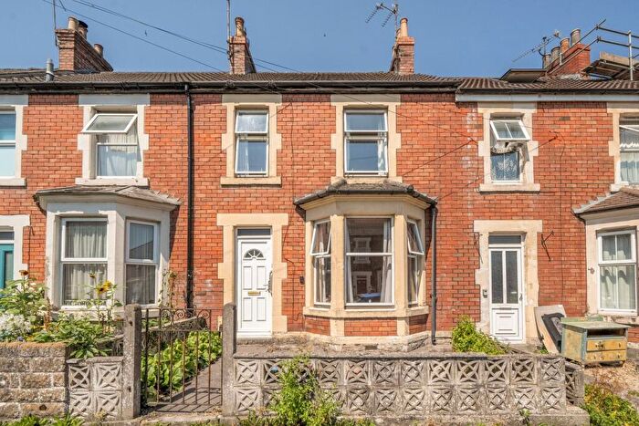 3 Bedroom Terraced House For Sale In Victoria Road, Frome, BA11