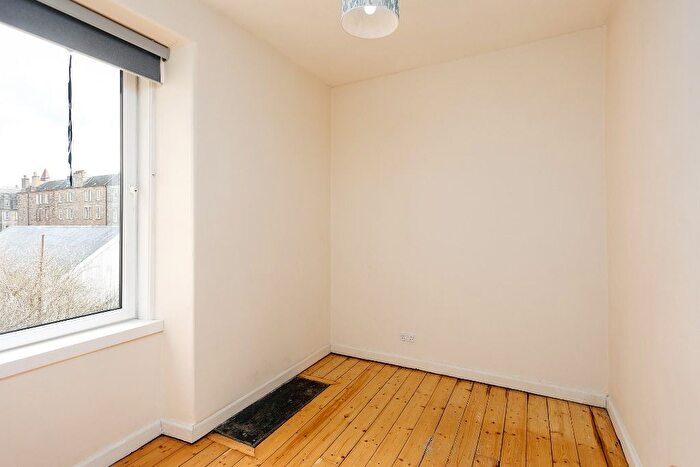 1 Bedroom Flat To Rent In Smithfield Street, Gorgie, Edinburgh, EH11