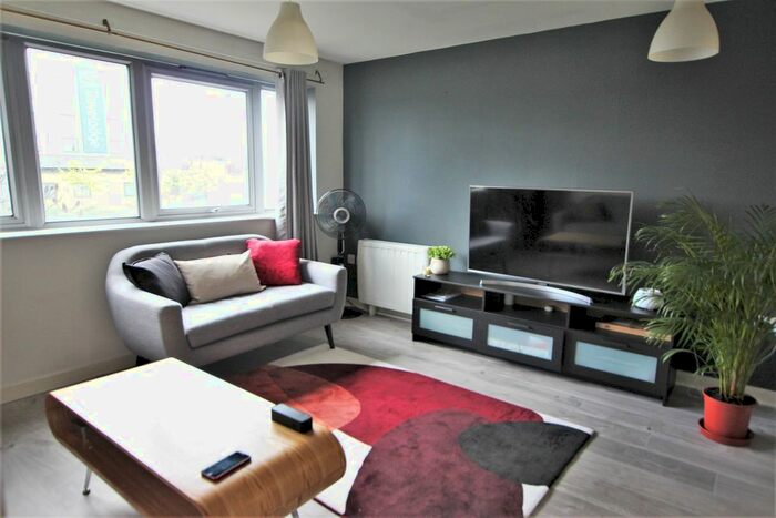 1 Bedroom Flat To Rent In Cosmopolitan Court, Main Ave, Enfield, EN1