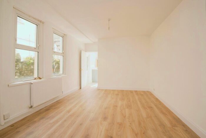 2 Bedroom Apartment To Rent In Connaught Road, Roath, CF24