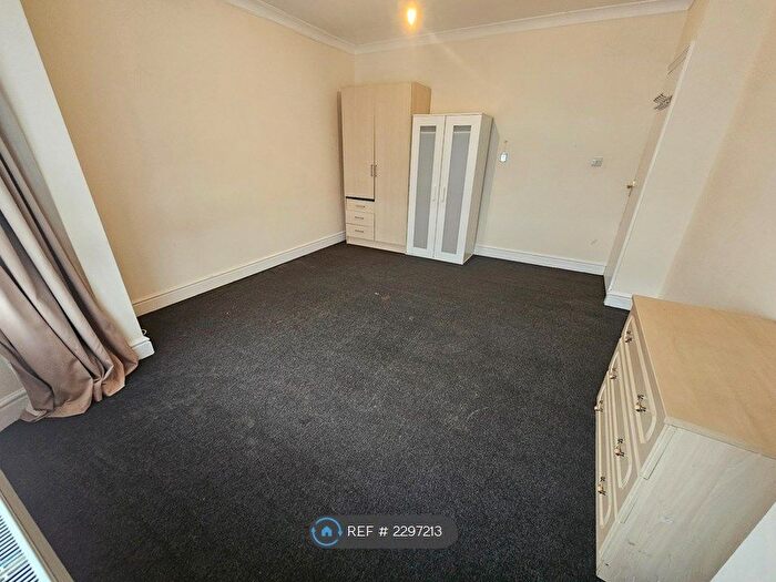 3 Bedroom Flat To Rent In Parham Drive, Ilford, IG2