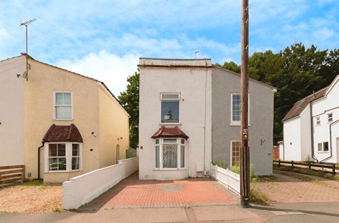 2 Bedroom Semi-Detached House For Sale In Garlands Road, Redhill, RH1