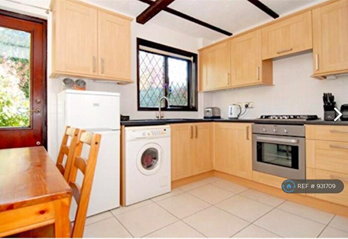 2 Bedroom End Of Terrace House To Rent In Merryman Drive, Crowthorne, RG45