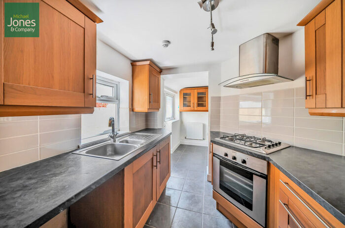 1 Bedroom Flat To Rent In Thorn Road, Worthing, West Sussex, BN11