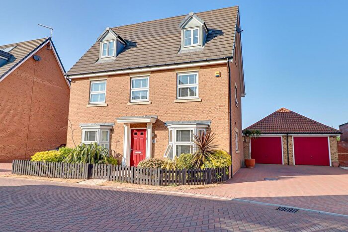 5 Bedroom Detached House For Sale In Shetland Crescent, Rochford, SS4