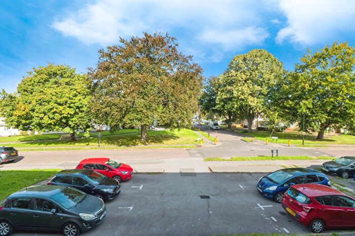 2 Bedroom Flat For Sale In Pennine Road, Southampton, SO16
