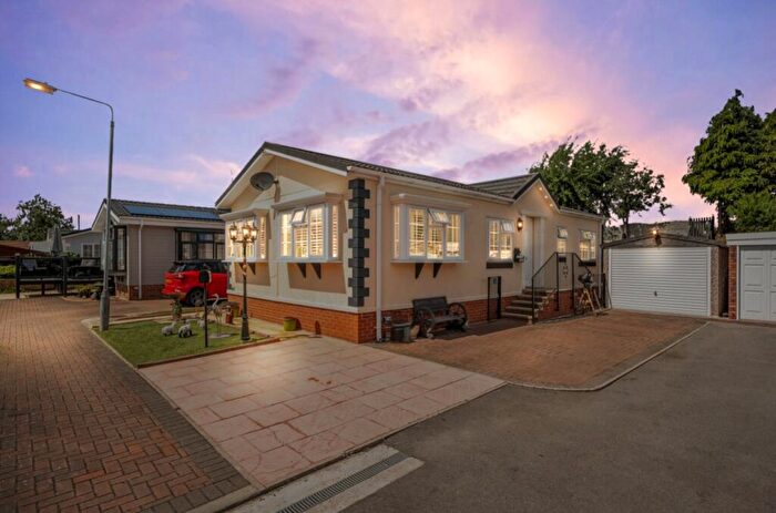 2 Bedroom Park Home For Sale In Harpswell Hill Park, Hemswell, Gainsborough, Lincolnshire, DN21