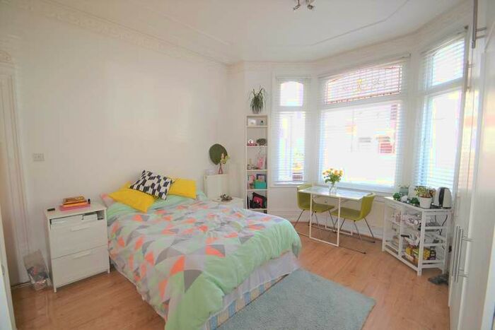 Flat To Rent In Springwell Avenue, London, NW10