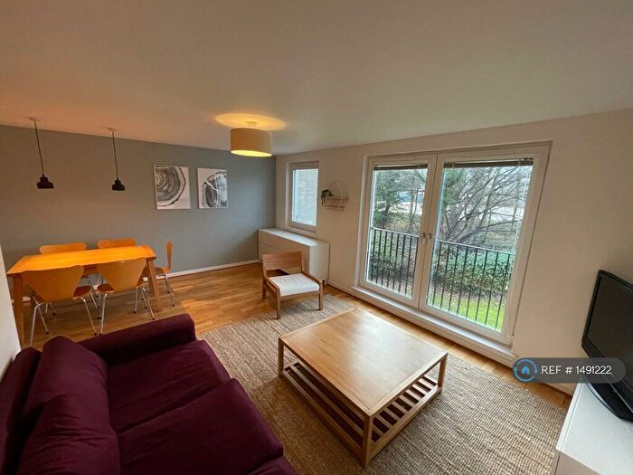 2 Bedroom Flat To Rent In New Mart Gardens, Edinburgh, EH14