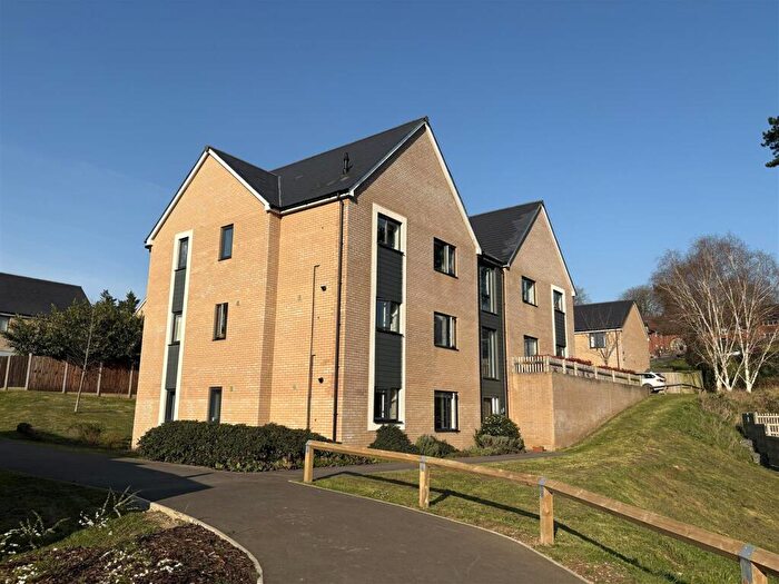 2 Bedroom Flat To Rent In Graham Edge, Dursley, GL11